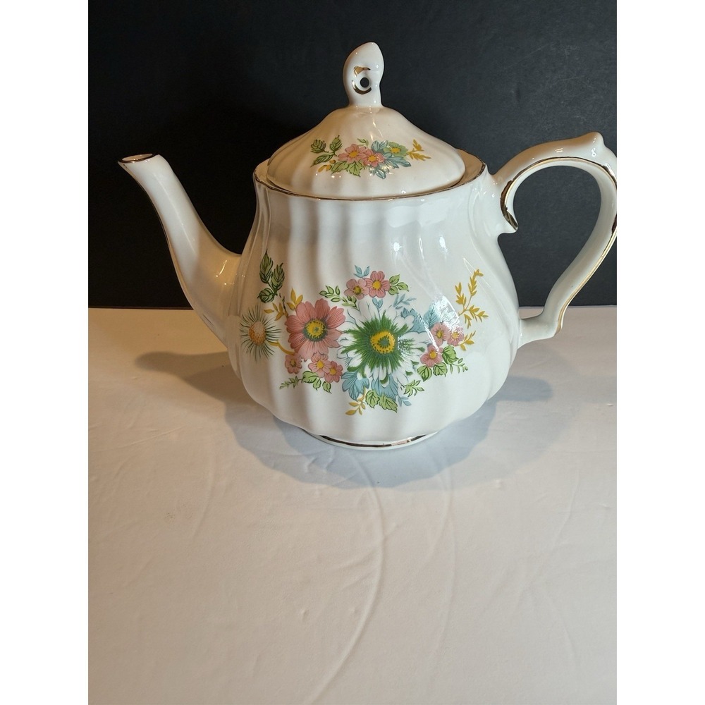 Sadler Windsor Floral Teapot Fine Porcelain Gold Trim 8" Made In China